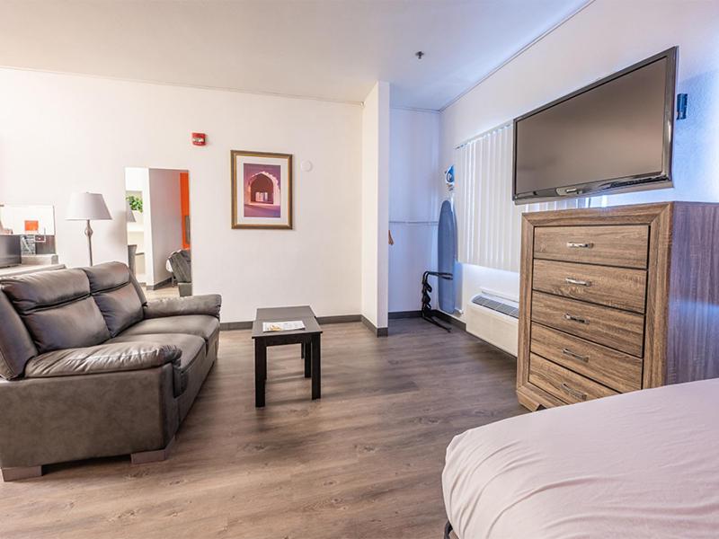 Queen Suite with Two Queen Beds interior